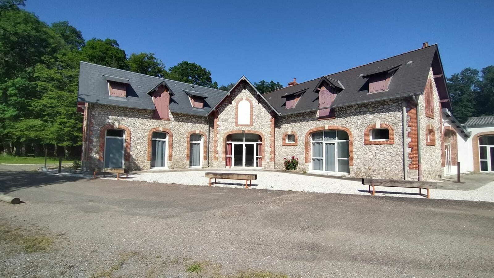 CHÂTEAU DE LA VERNÉE